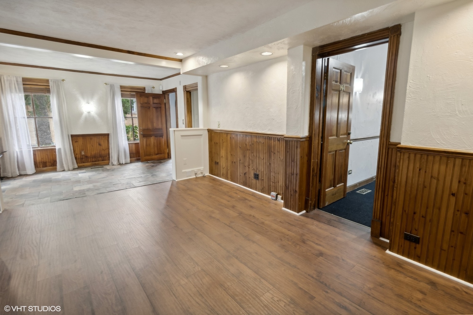 438 N Hough Street, Barrington, IL 60010