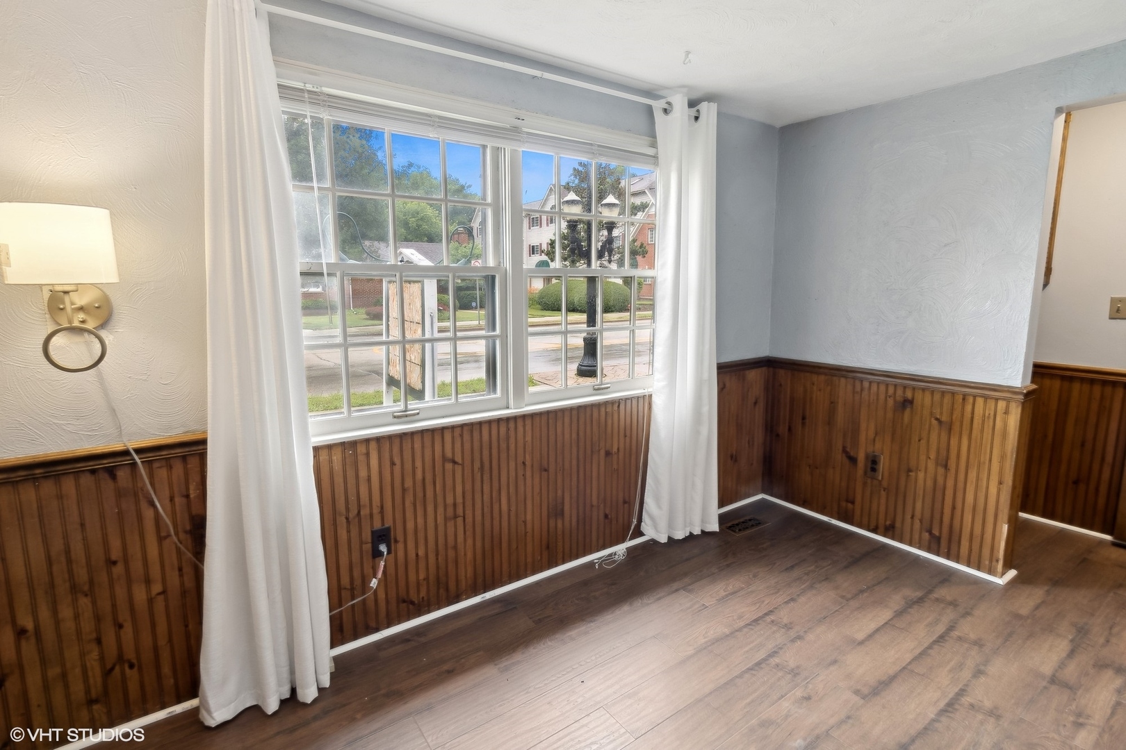 438 N Hough Street, Barrington, IL 60010