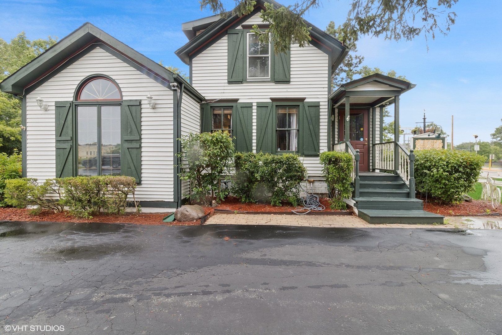 438 N Hough Street, Barrington, IL 60010