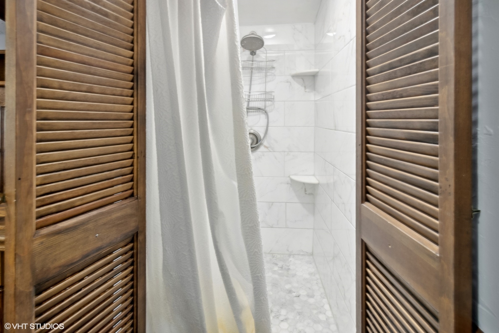 438 N Hough Street, Barrington, IL 60010