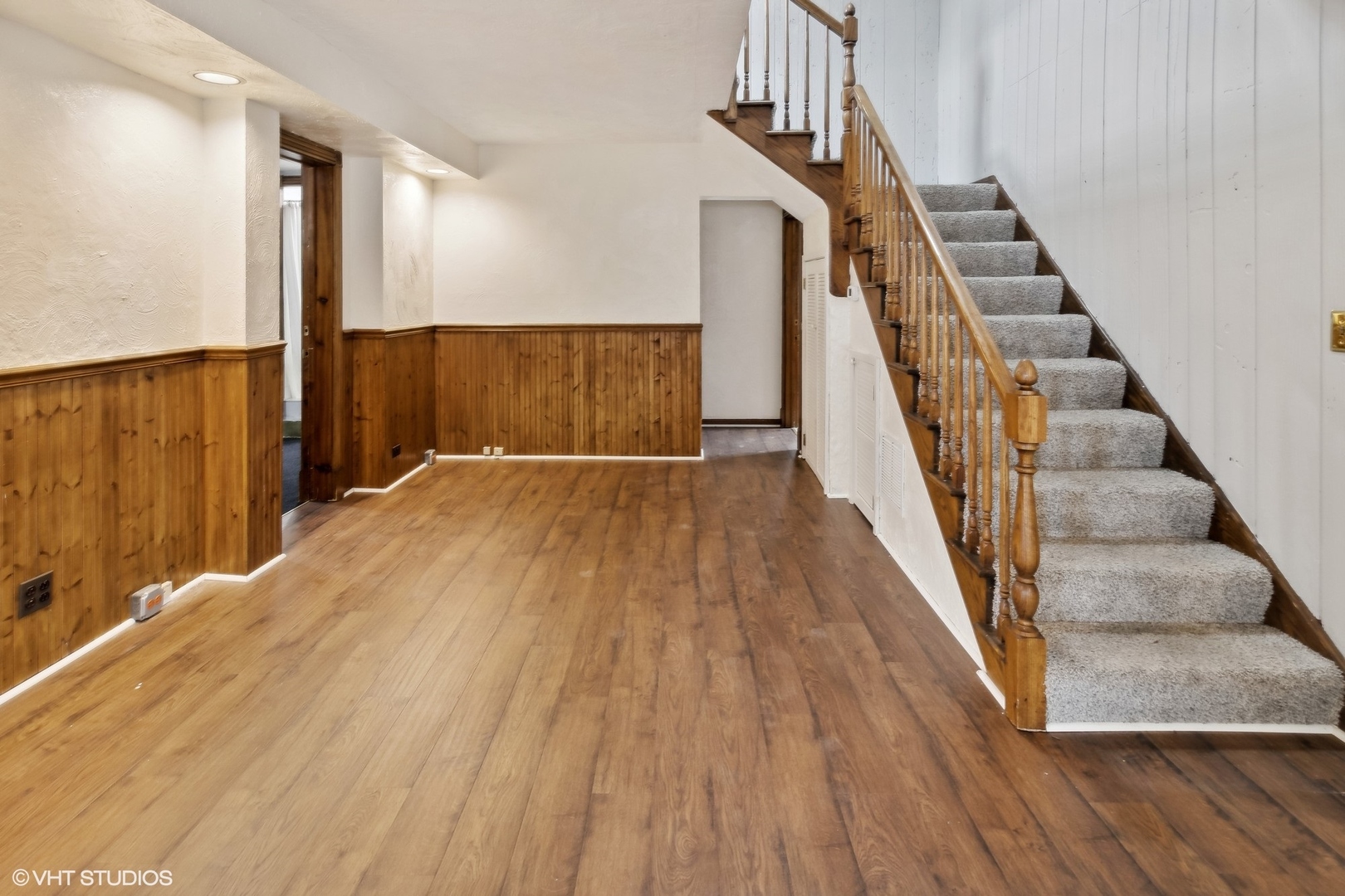 438 N Hough Street, Barrington, IL 60010