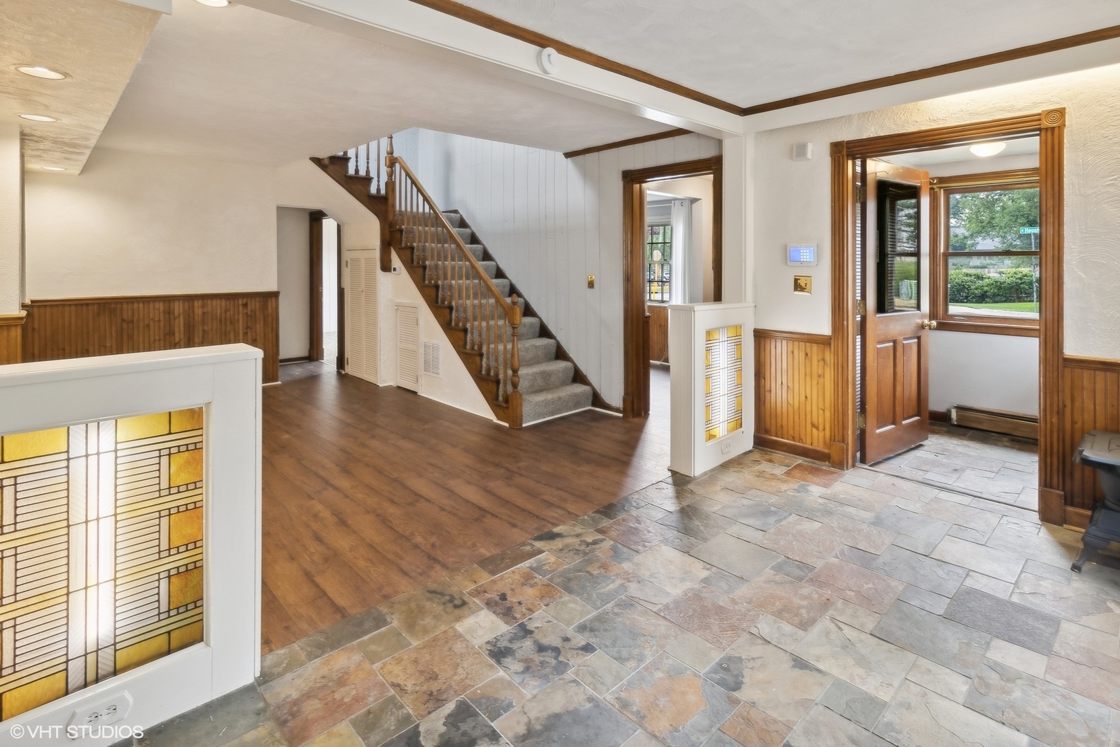 438 N Hough Street, Barrington, IL 60010