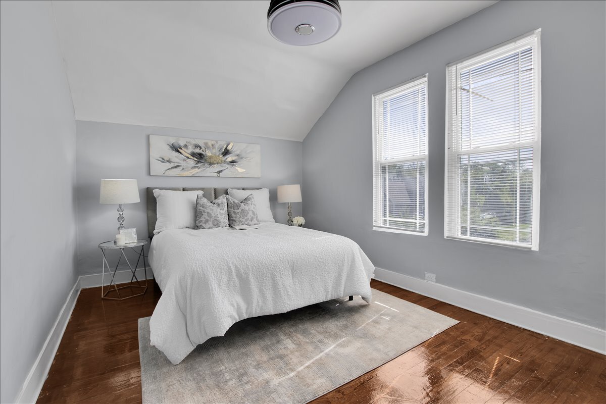 7829 S Escanaba Avenue, Chicago, IL 60649