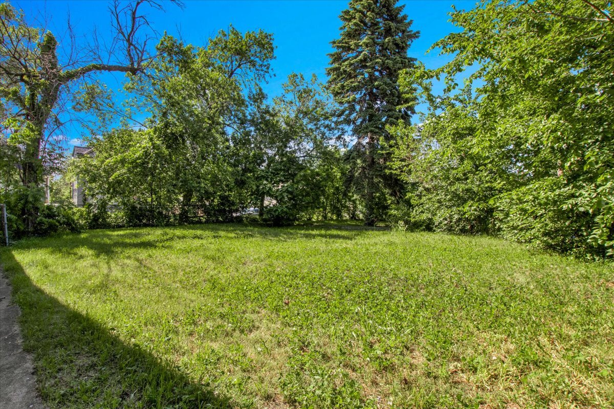 7829 S Escanaba Avenue, Chicago, IL 60649