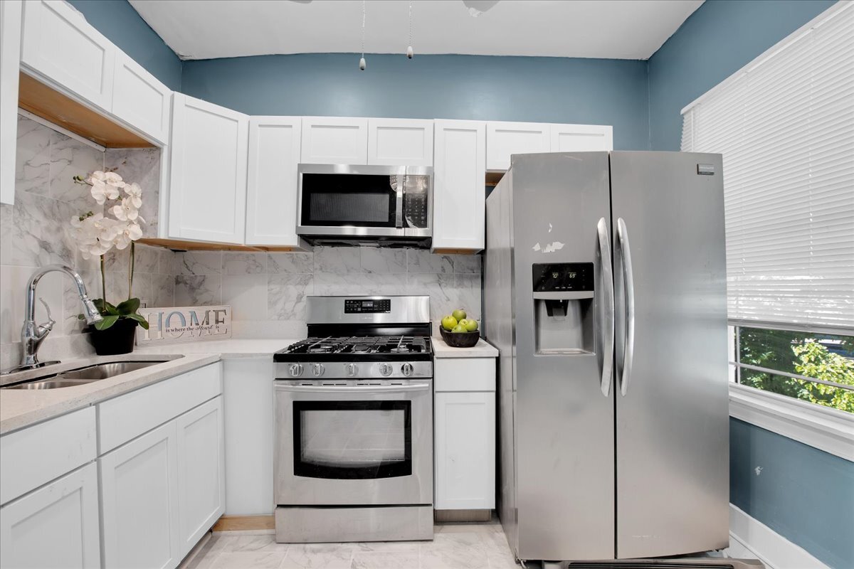 7829 S Escanaba Avenue, Chicago, IL 60649