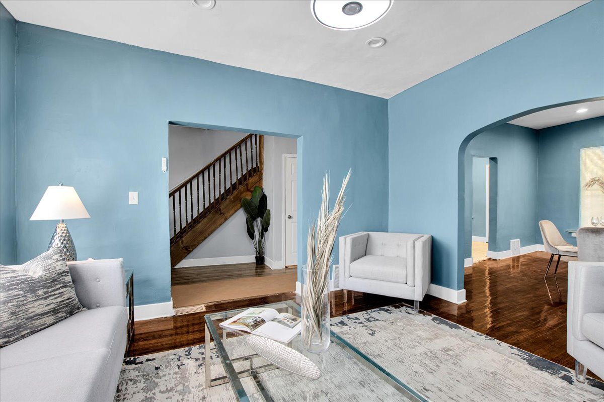 7829 S Escanaba Avenue, Chicago, IL 60649