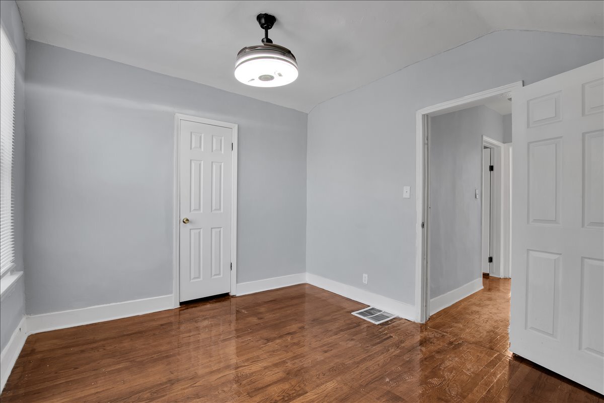 7829 S Escanaba Avenue, Chicago, IL 60649