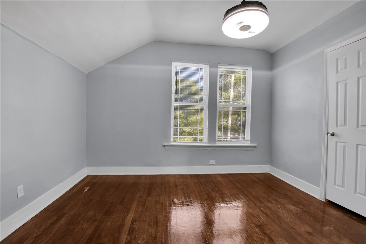 7829 S Escanaba Avenue, Chicago, IL 60649