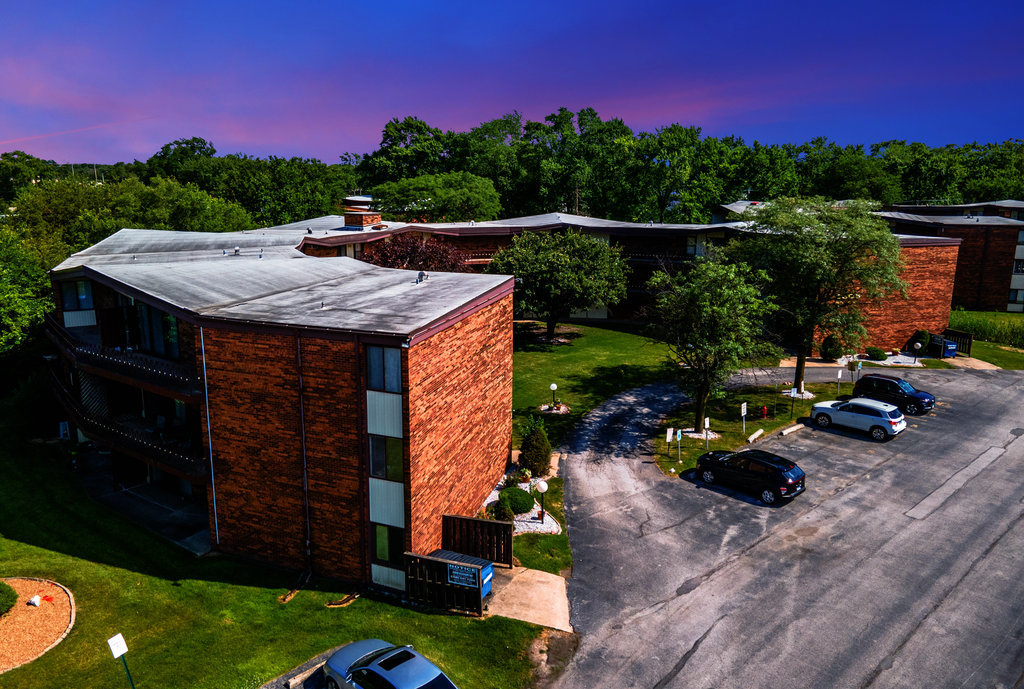 2305 Holiday Terrece #138, Lansing, IL 60438