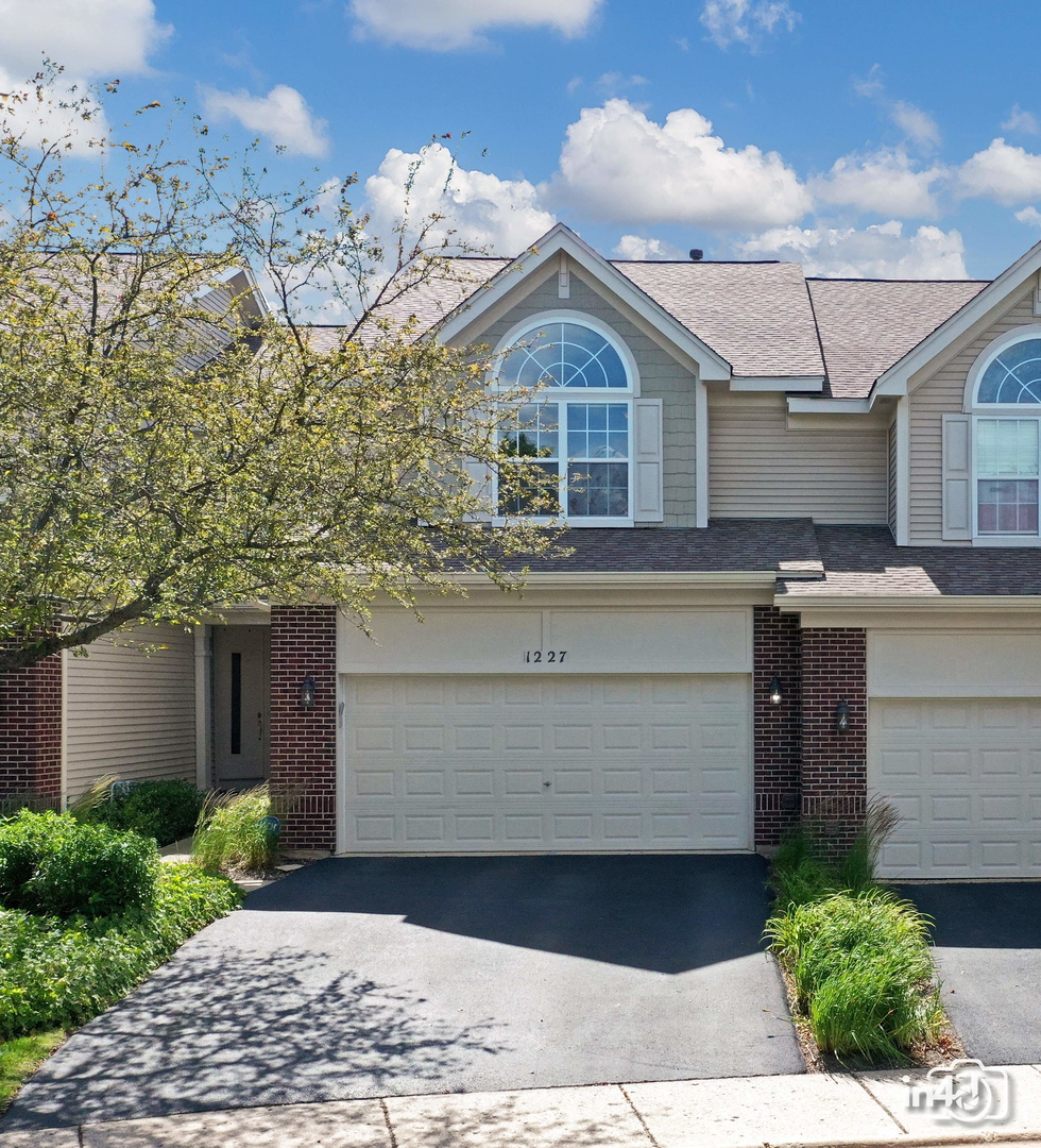1227 Townes Circle #1227, Aurora, IL 60502