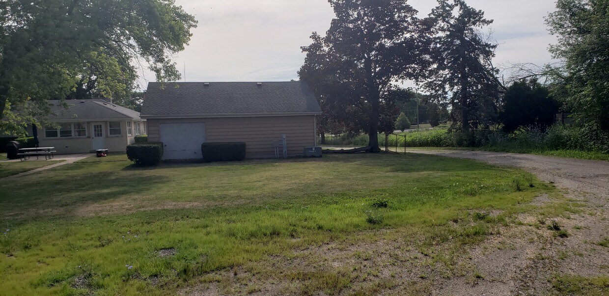 16530 W Washington Street, Gurnee, IL 60031