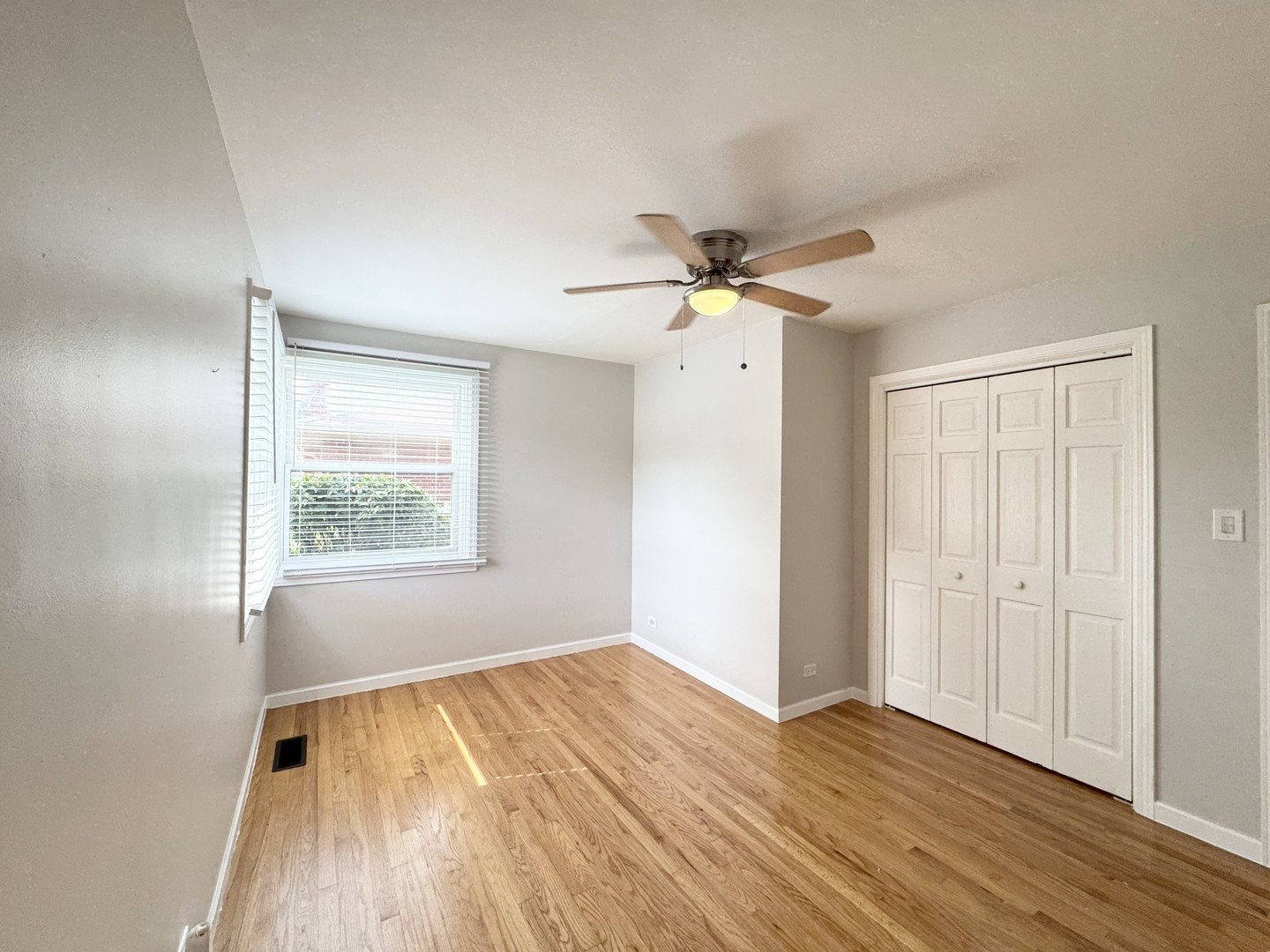 203 S See Gwun Avenue, Mount Prospect, IL 60056