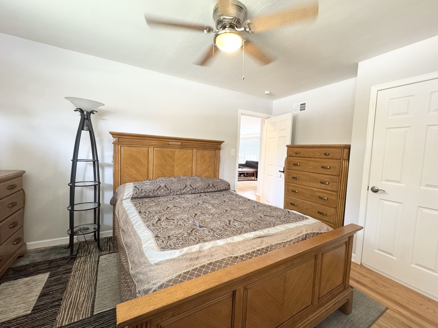 203 S See Gwun Avenue, Mount Prospect, IL 60056