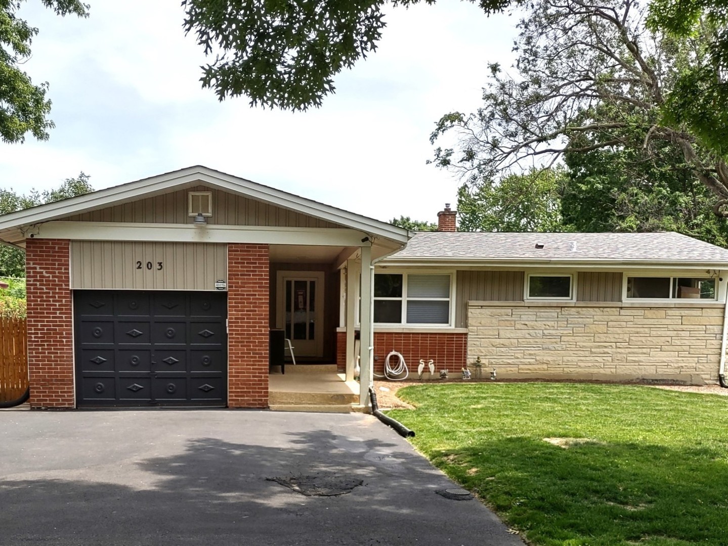 203 S See Gwun Avenue, Mount Prospect, IL 60056