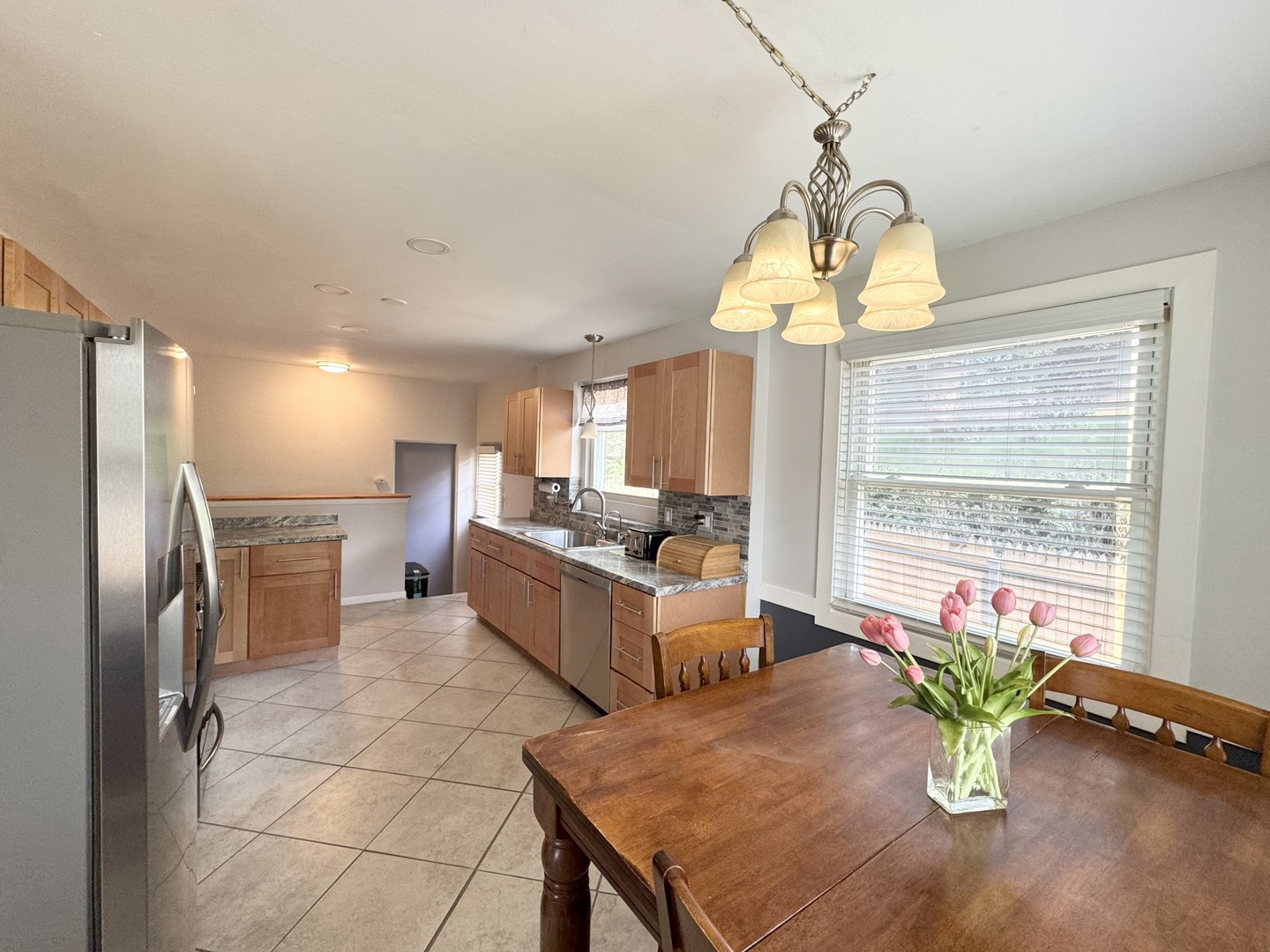 203 S See Gwun Avenue, Mount Prospect, IL 60056