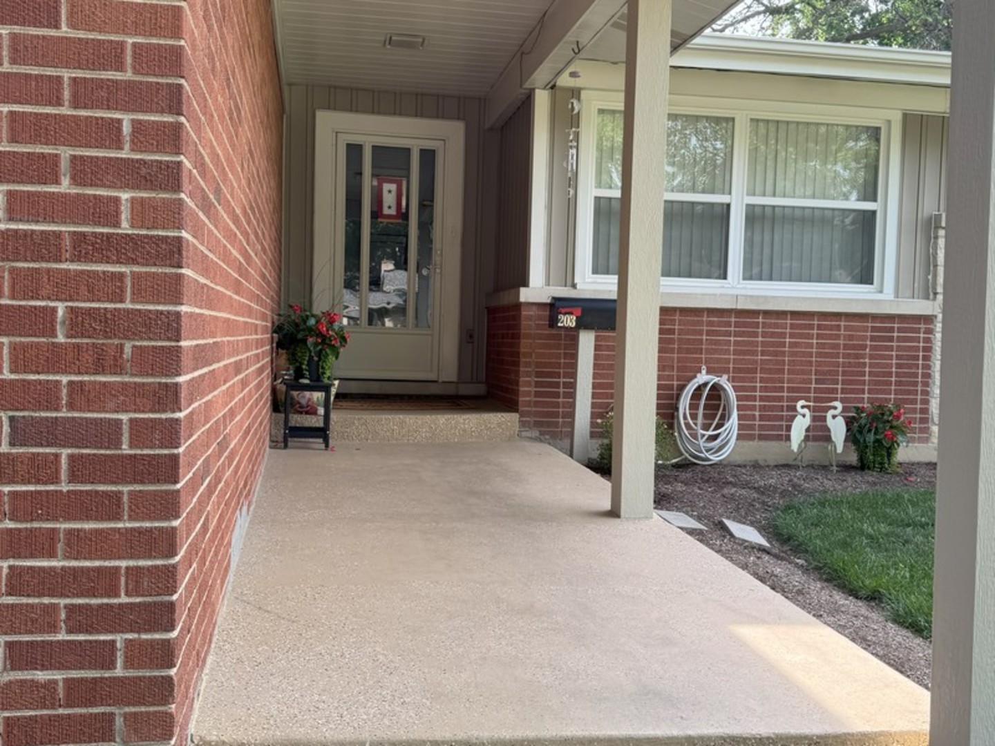 203 S See Gwun Avenue, Mount Prospect, IL 60056