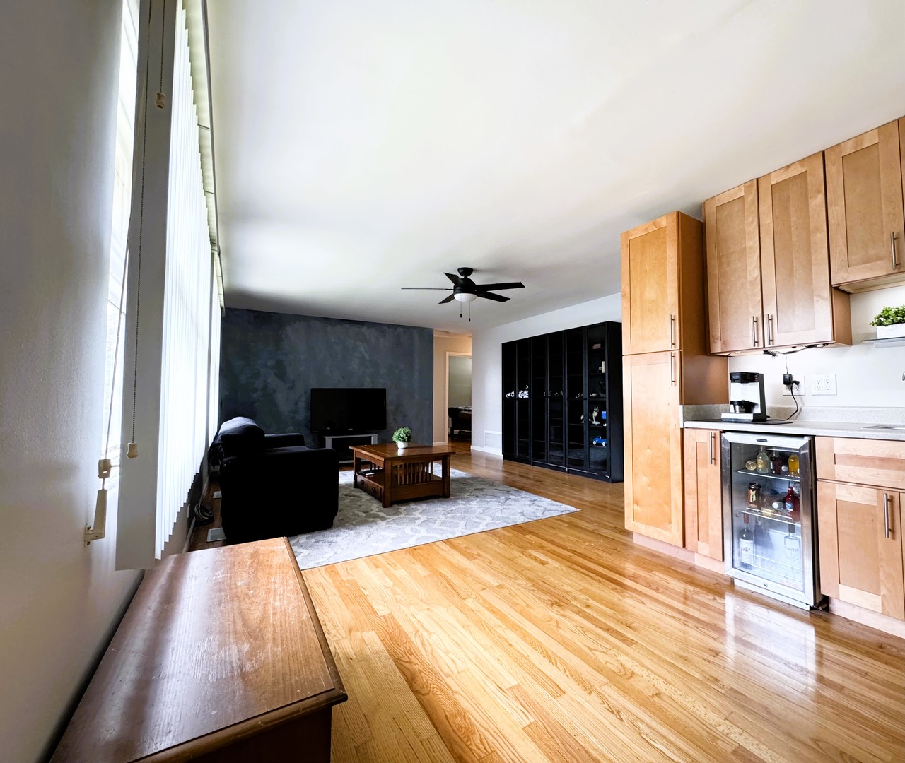 203 S See Gwun Avenue, Mount Prospect, IL 60056
