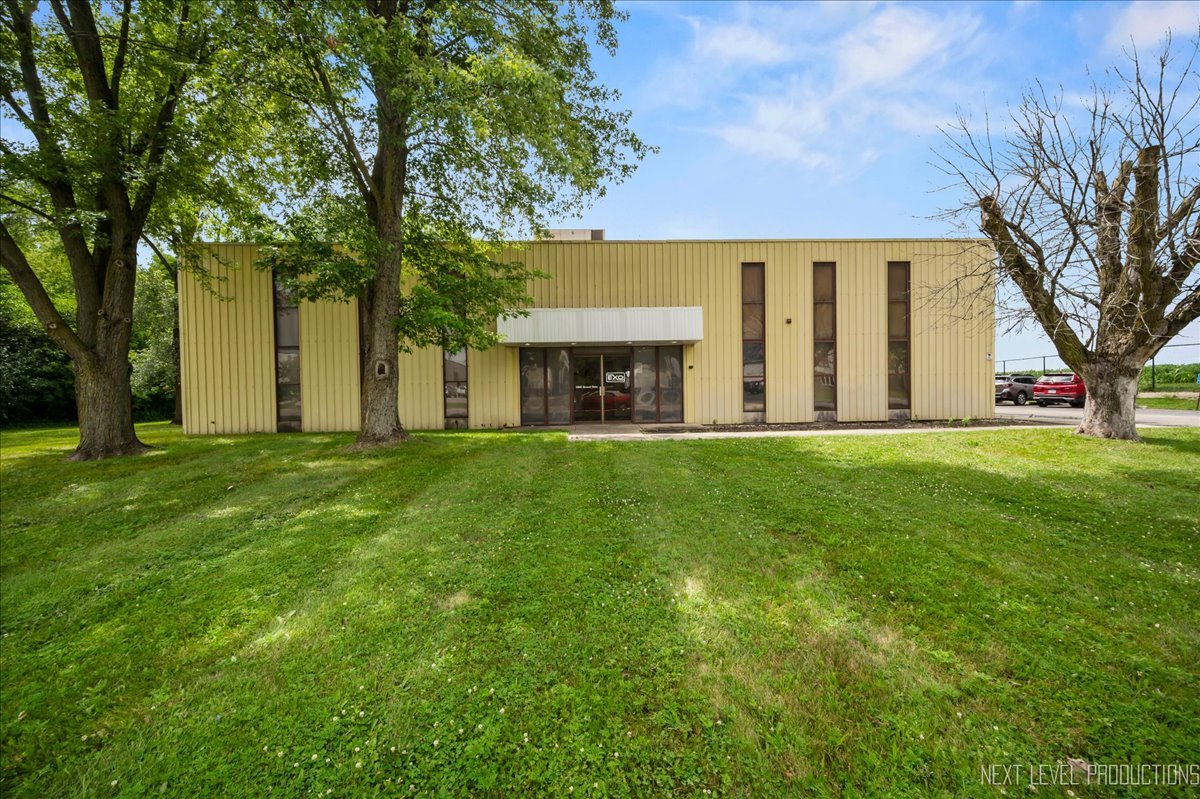 1200 Howard Drive, West Chicago, IL 60185
