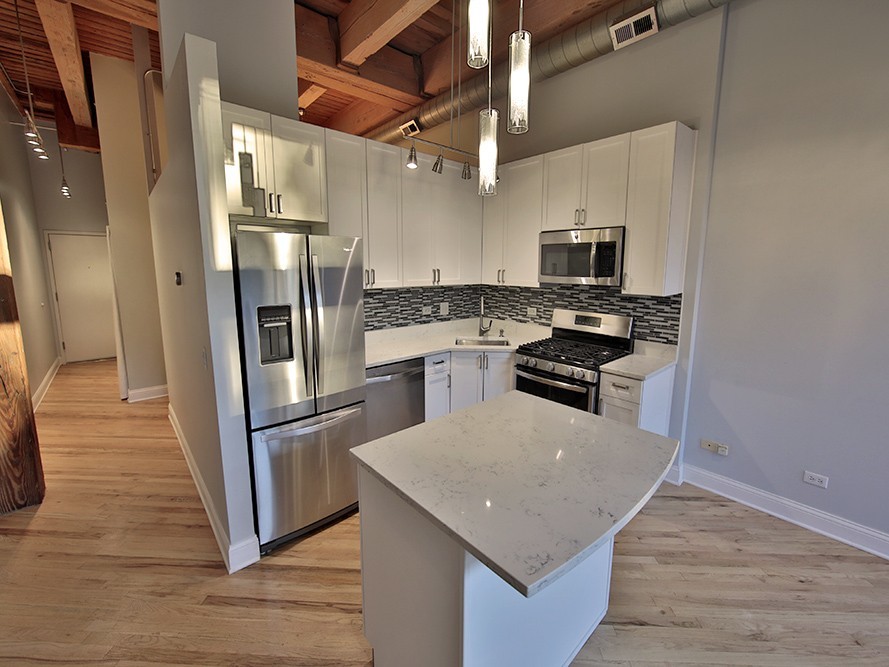 1801 W Larchmont Avenue #205, Chicago, IL 60613