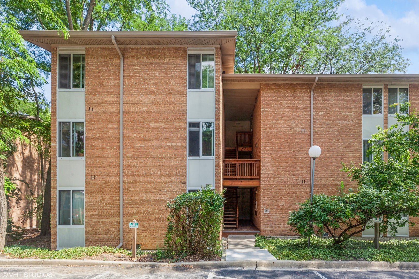5817 OAKWOOD Drive #E, Lisle, IL 60532