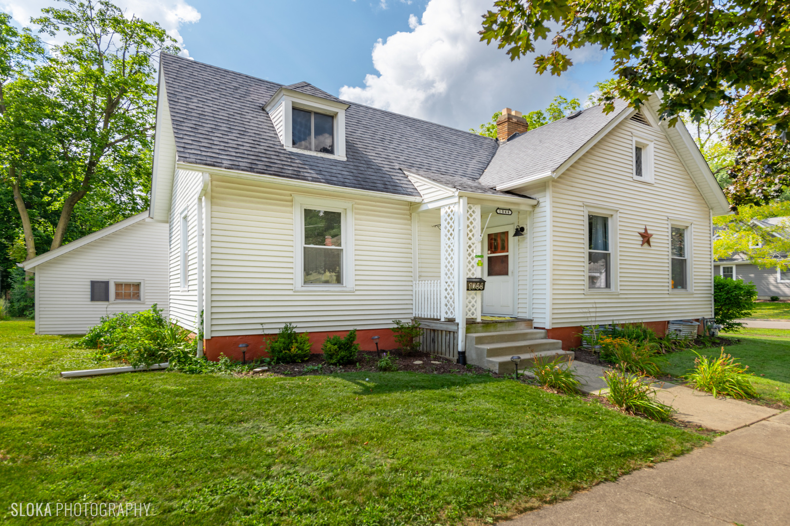 1044 PROSPECT Street, Elgin, IL 60102