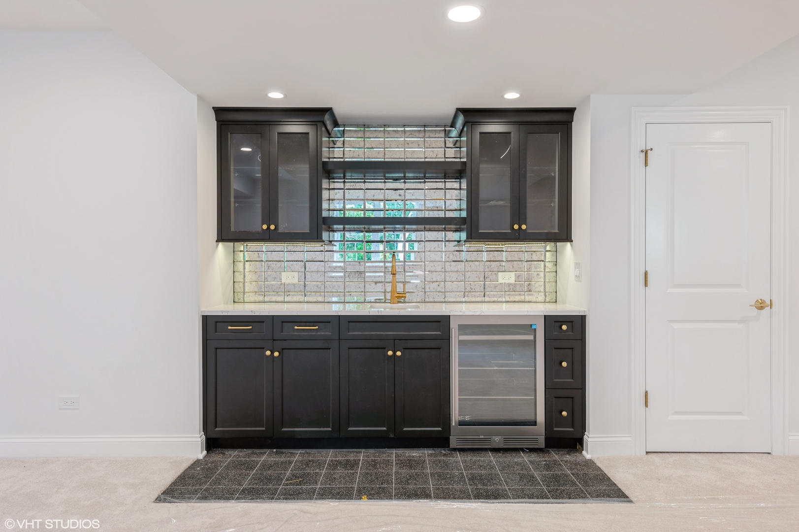 Willowbrook, IL 60527