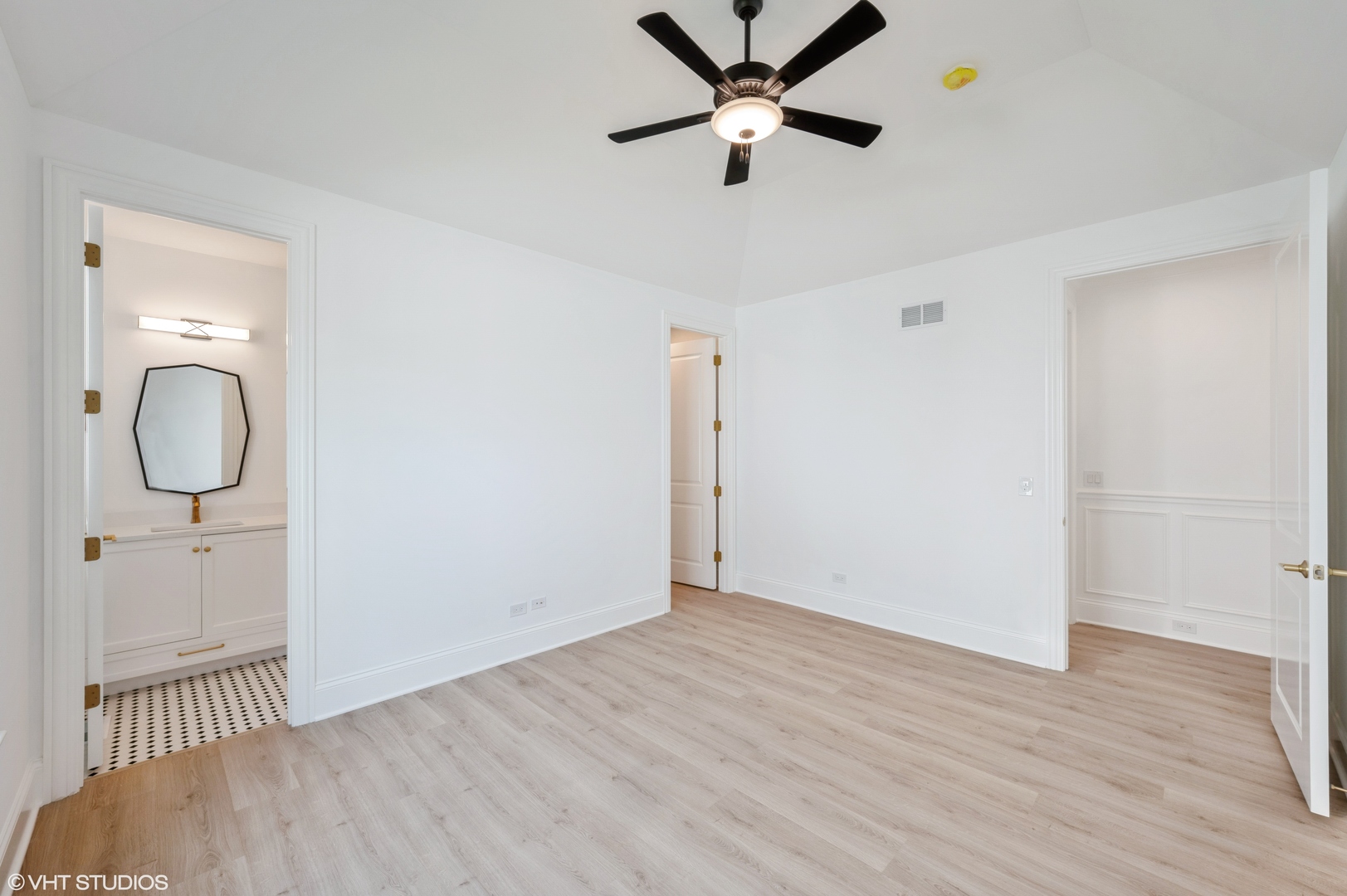 Willowbrook, IL 60527