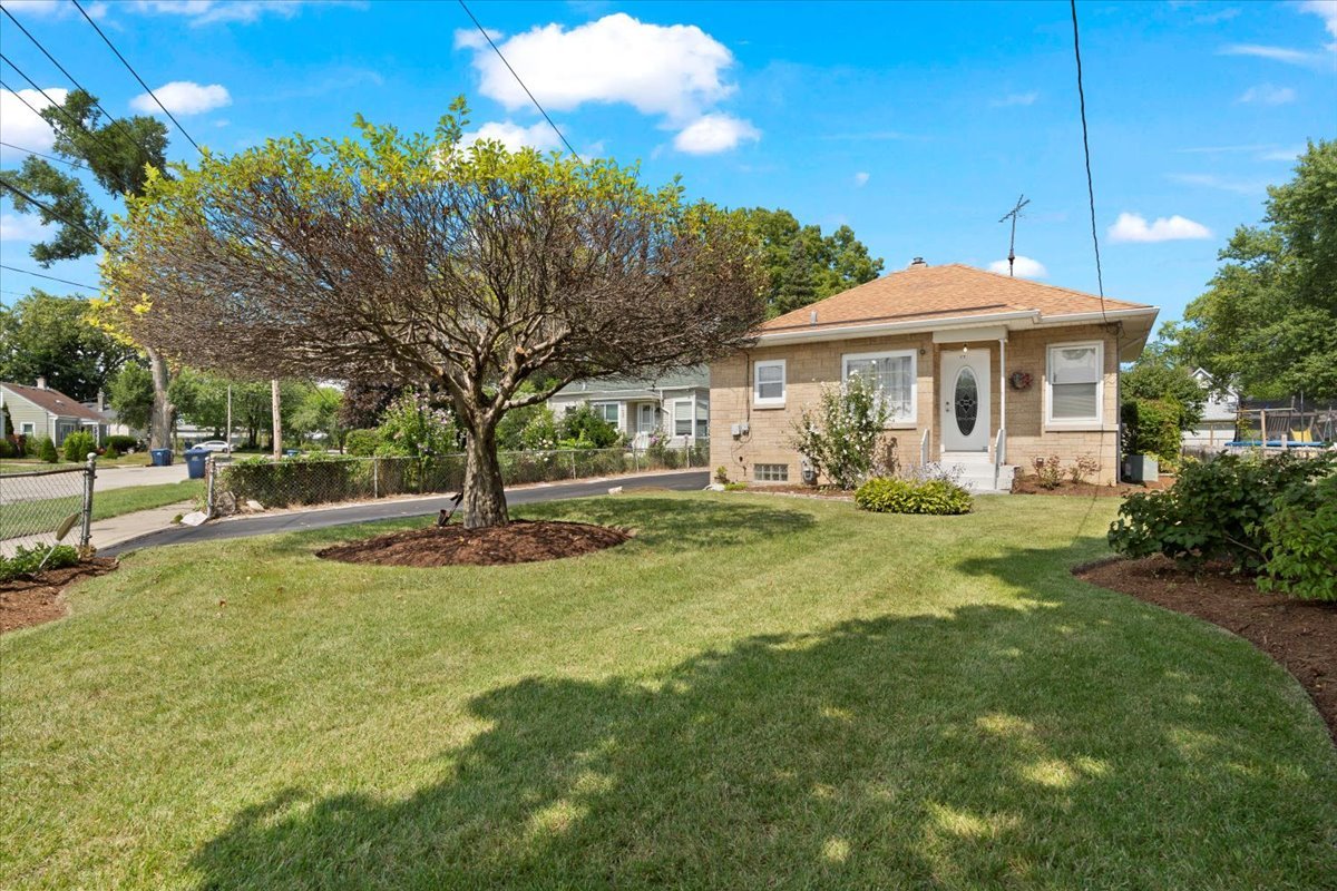 1026 Porter Street, Waukegan, IL 60085