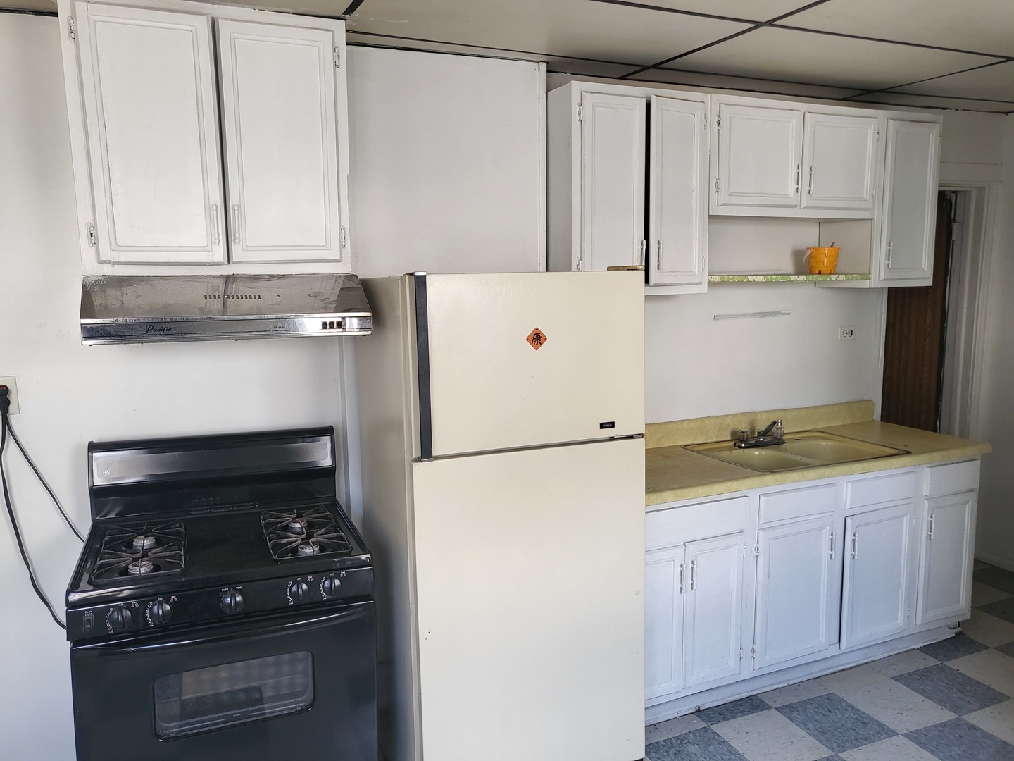 911 W 32nd Street, Chicago, IL 60608