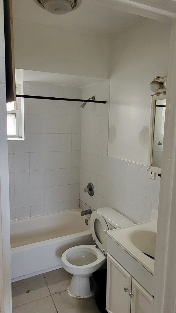 911 W 32nd Street, Chicago, IL 60608