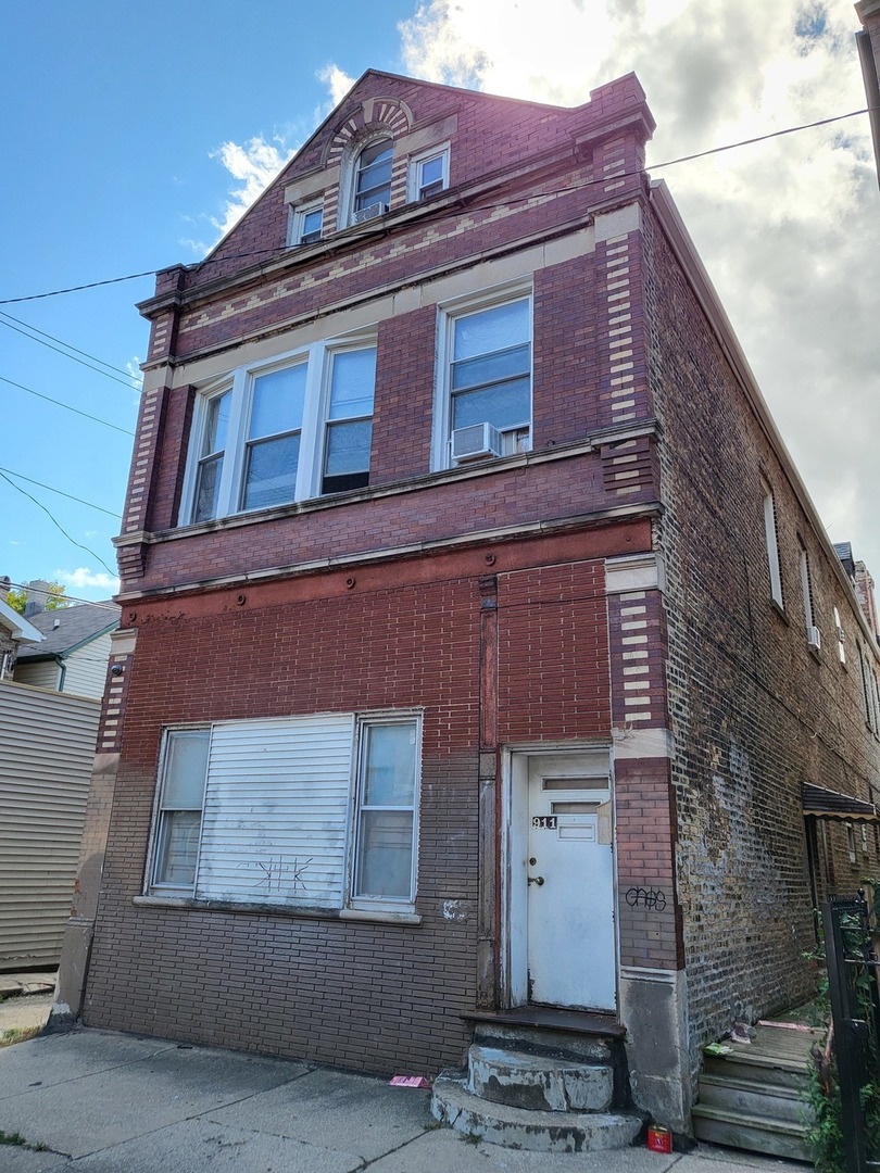 911 W 32nd Street, Chicago, IL 60608