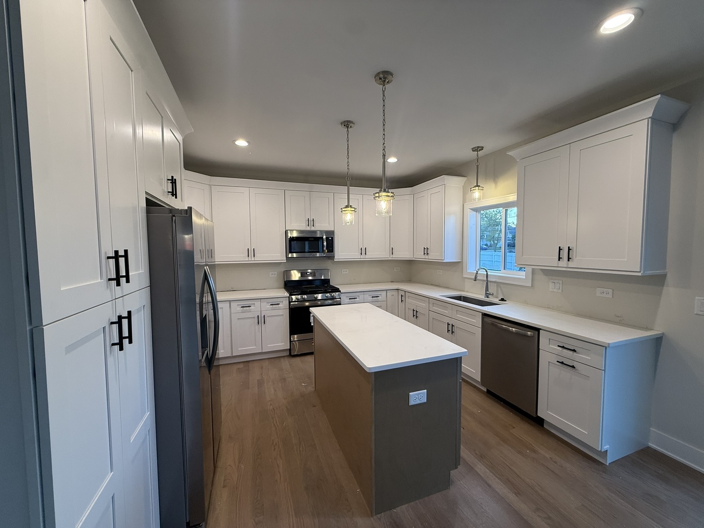 25W275 Doris Avenue, Carol Stream, IL 60188