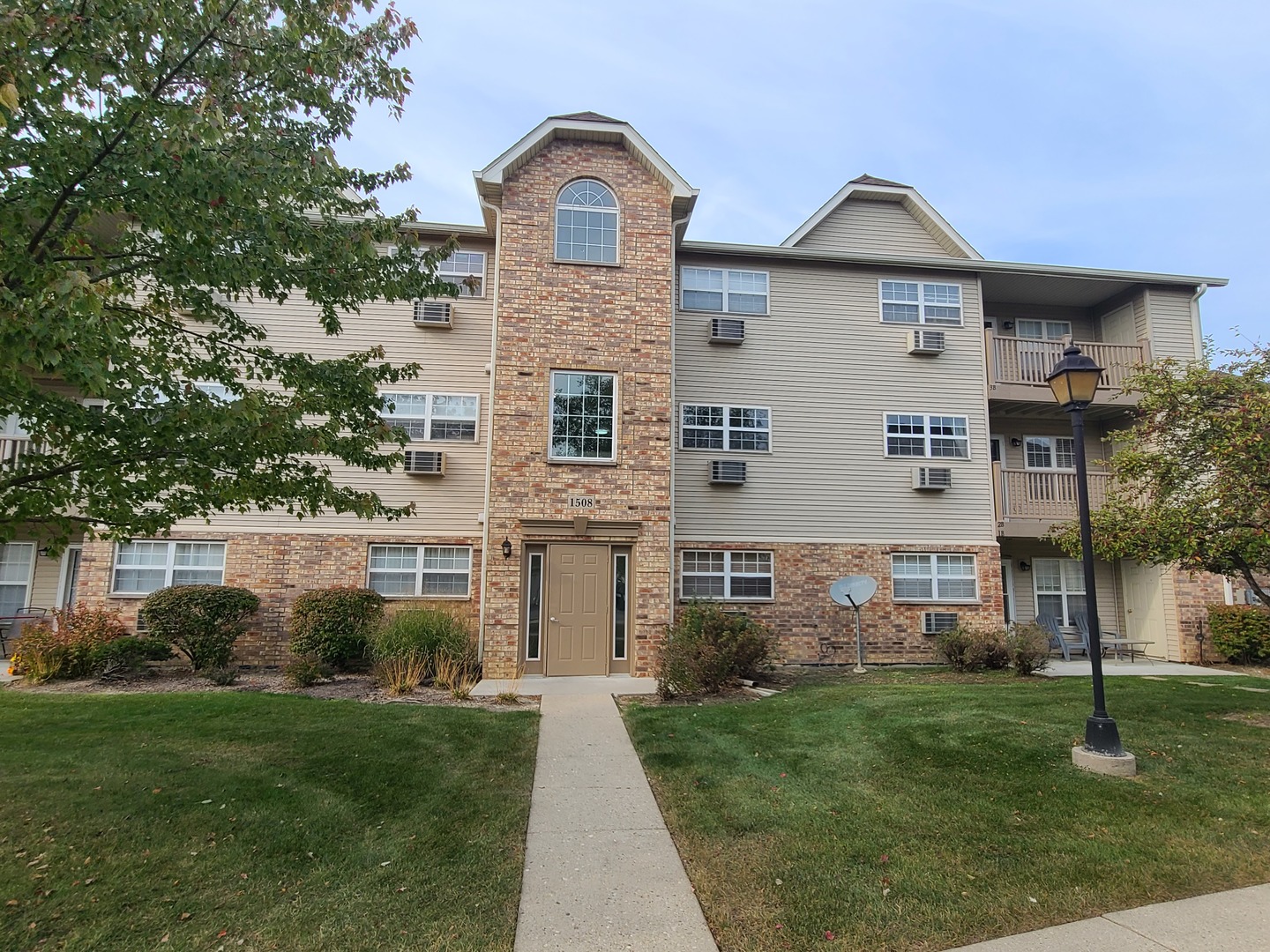 1508 SPRING BROOK Court #2B, Round Lake Beach, IL 60073