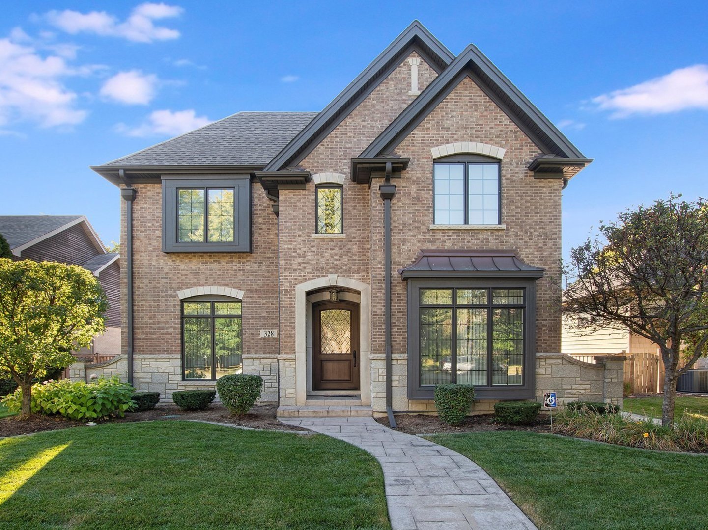 328 S KNIGHT Avenue, Park Ridge, IL 60068