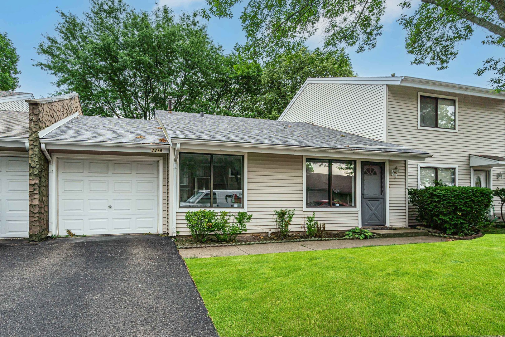 1319 N Cascade Lane #1319, Palatine, IL 60074