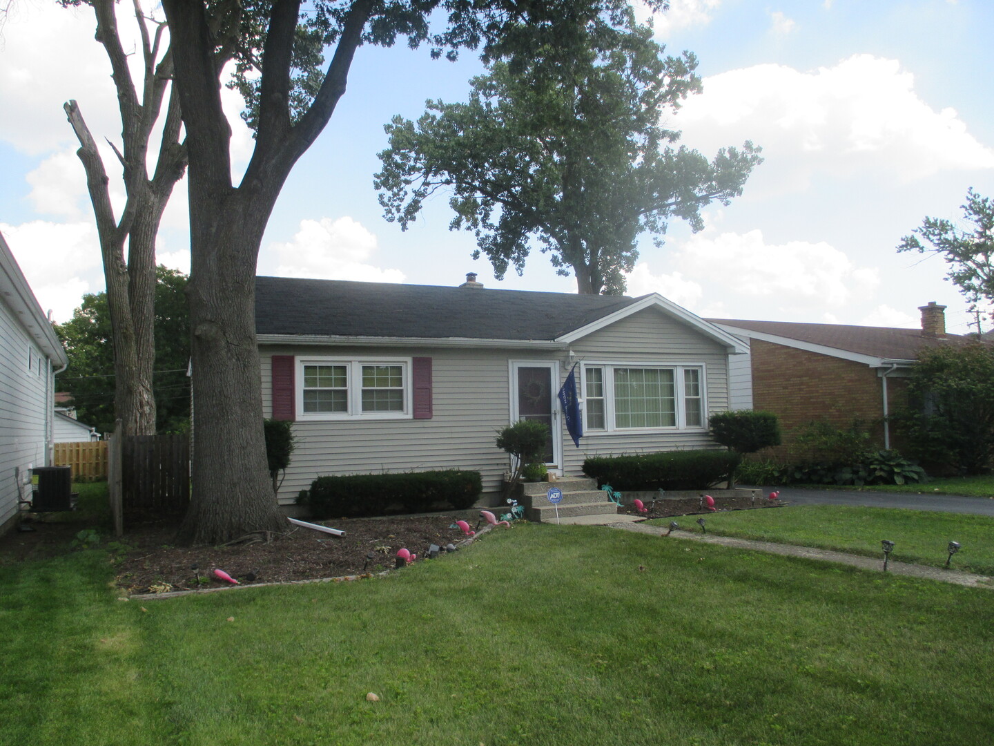 439 N Iowa Avenue, Villa Park, IL 60181