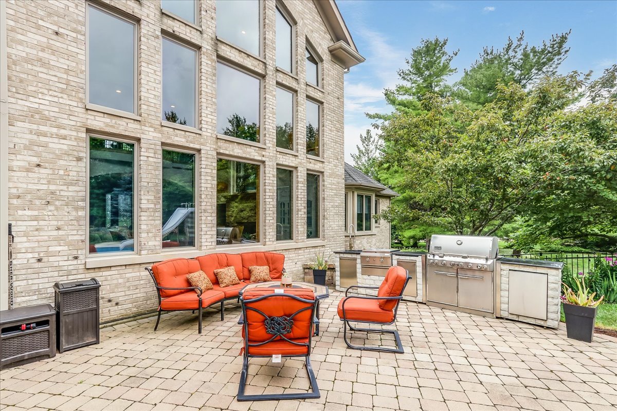 7N235 Windsor Drive, St. Charles, IL 60175