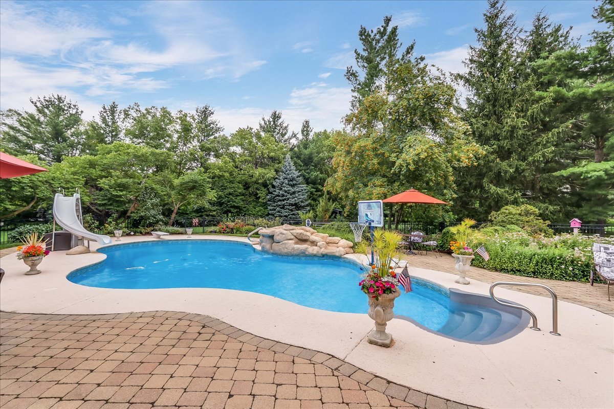 7N235 Windsor Drive, St. Charles, IL 60175