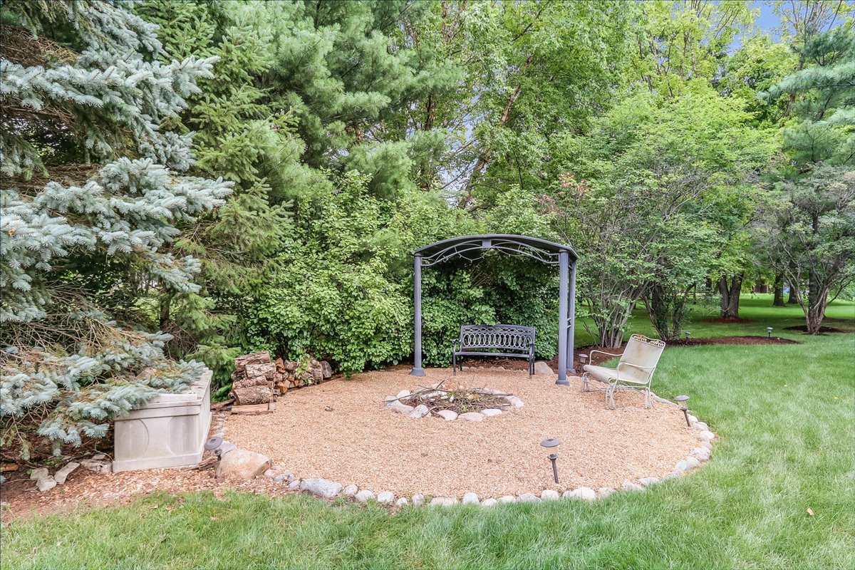 7N235 Windsor Drive, St. Charles, IL 60175