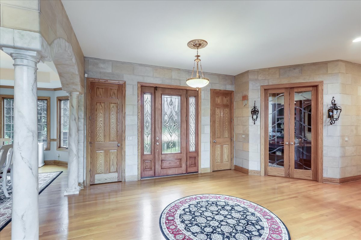 7N235 Windsor Drive, St. Charles, IL 60175