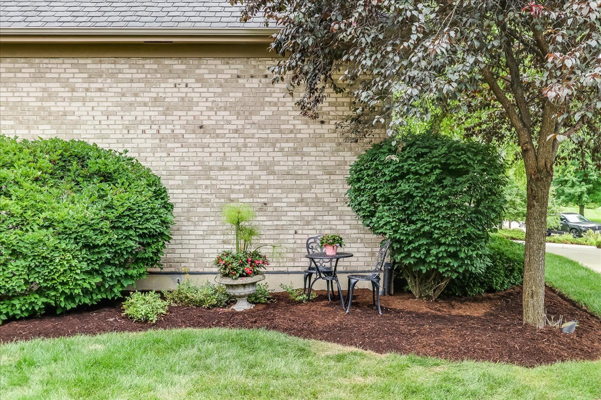 7N235 Windsor Drive, St. Charles, IL 60175