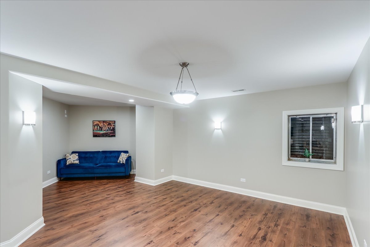 7N235 Windsor Drive, St. Charles, IL 60175