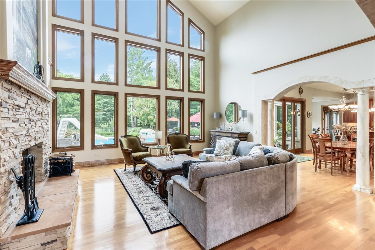 7N235 Windsor Drive, St. Charles, IL 60175