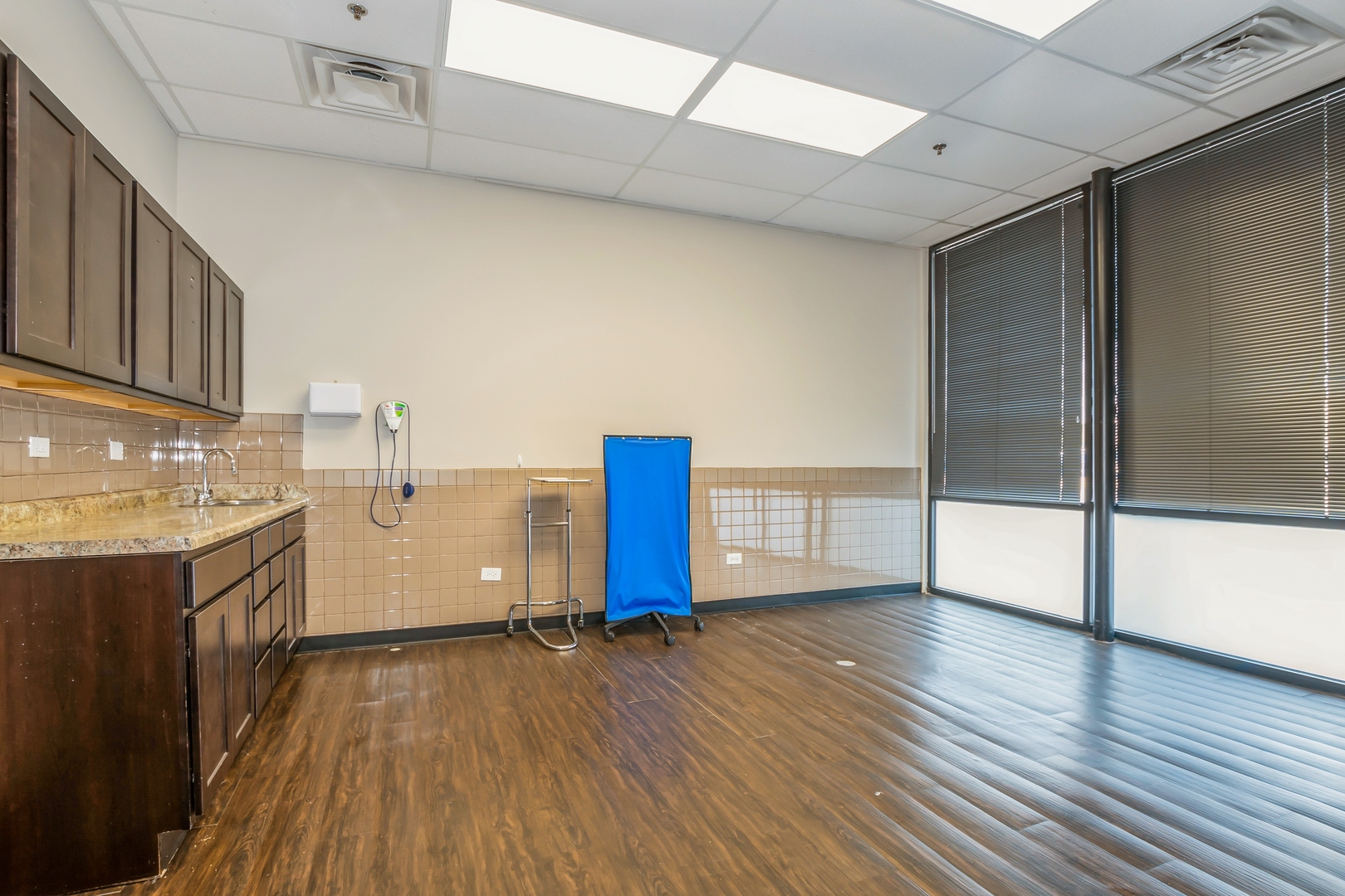 4815 W 95th Street, Oak Lawn, IL 60453