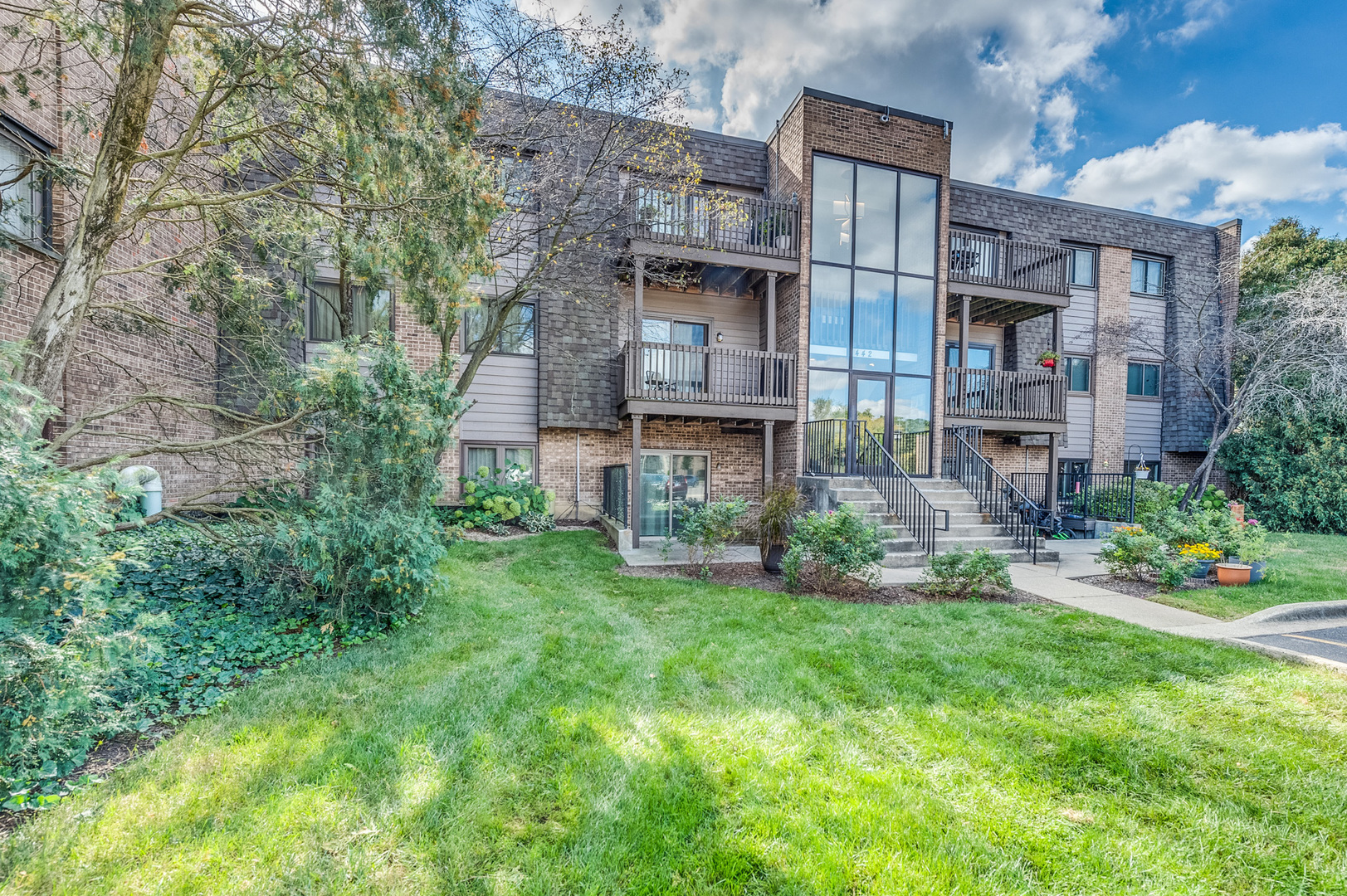 1442 Stonebridge Circle #I3, Wheaton, IL 60189