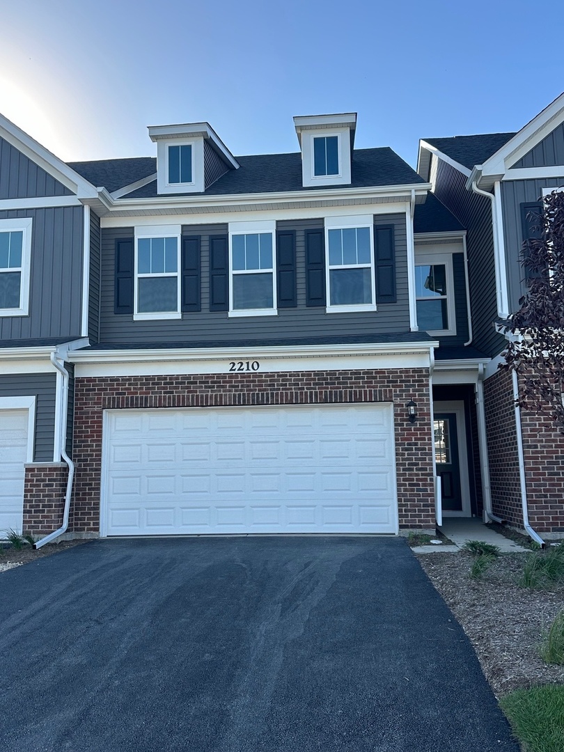 2210 Horseshoe Circle, Naperville, IL 60564