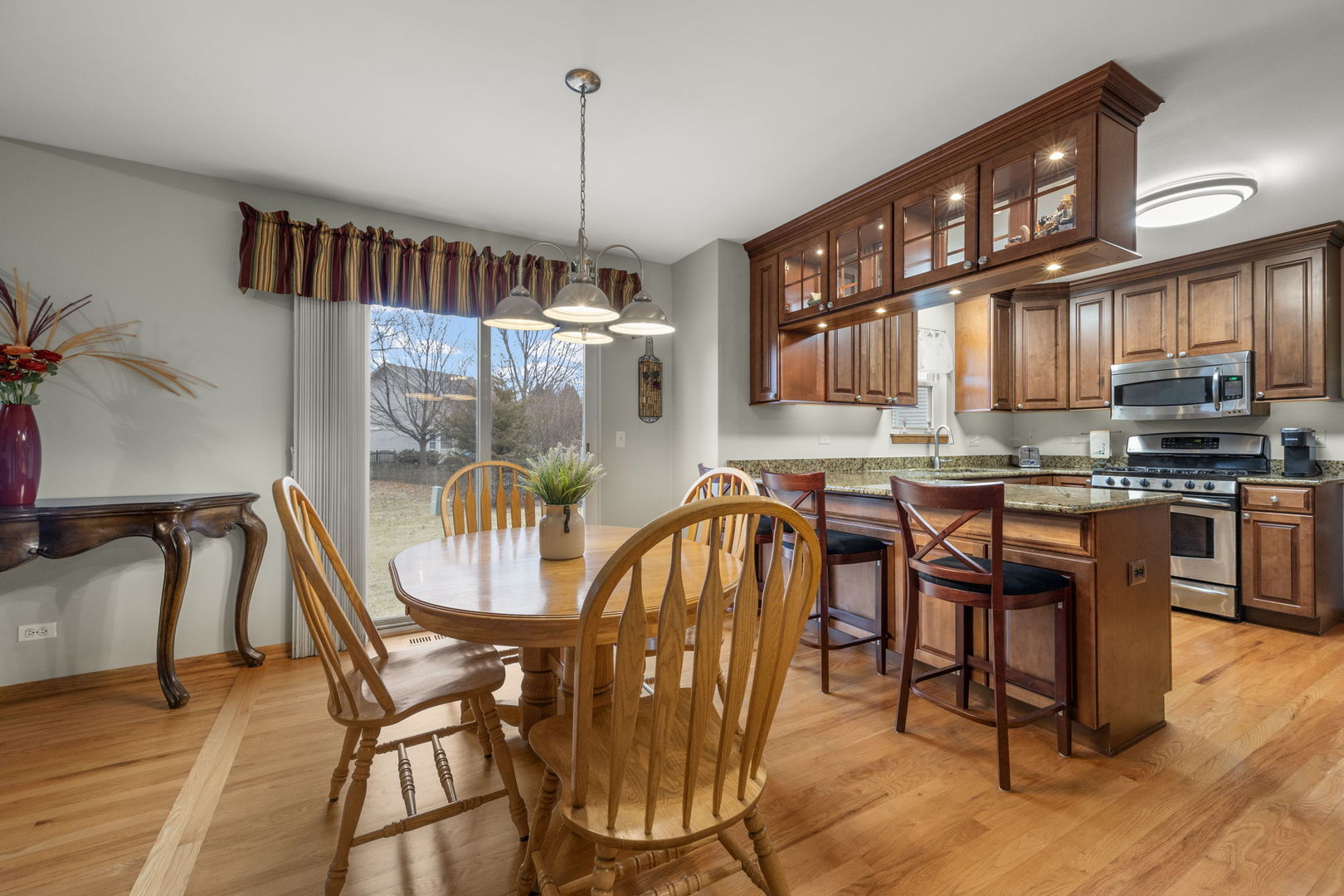 33 Forestview Lane, Aurora, IL 60502