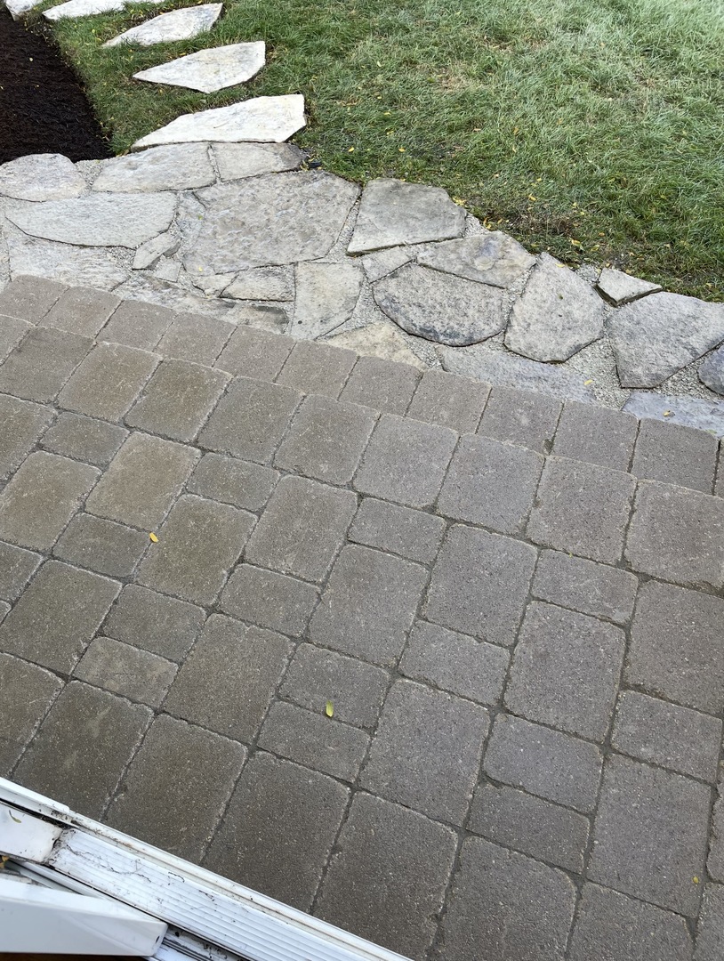 33 Forestview Lane, Aurora, IL 60502