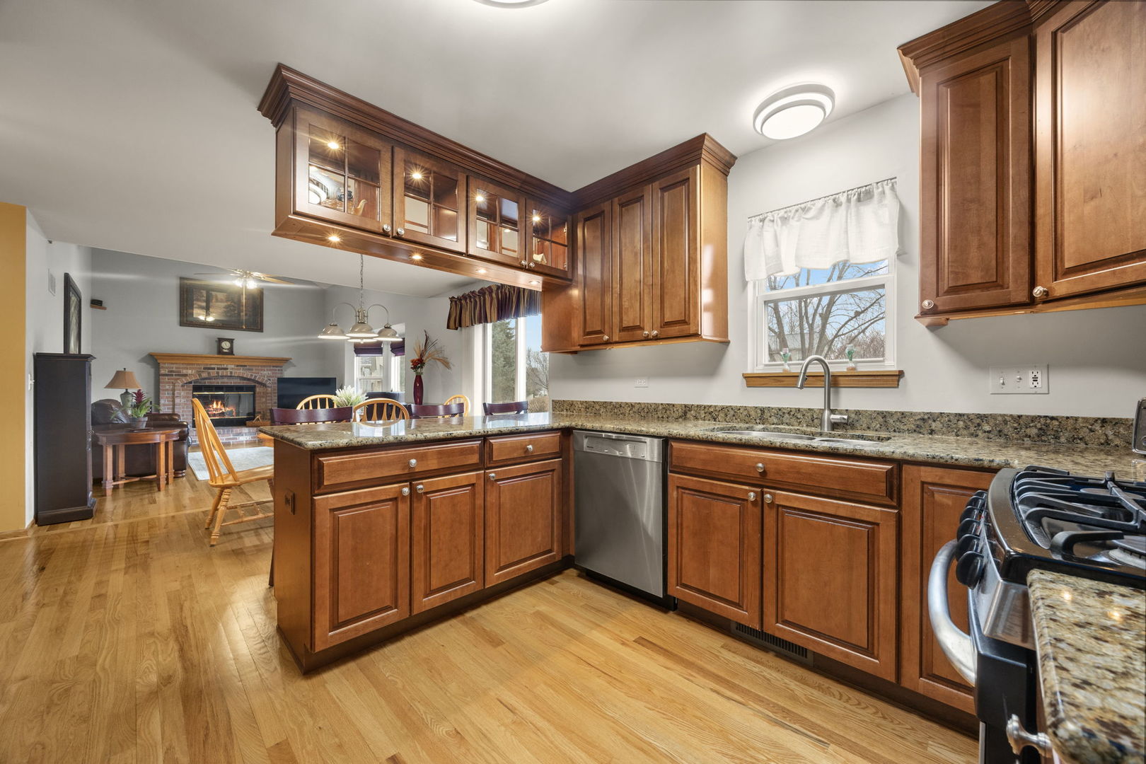 33 Forestview Lane, Aurora, IL 60502