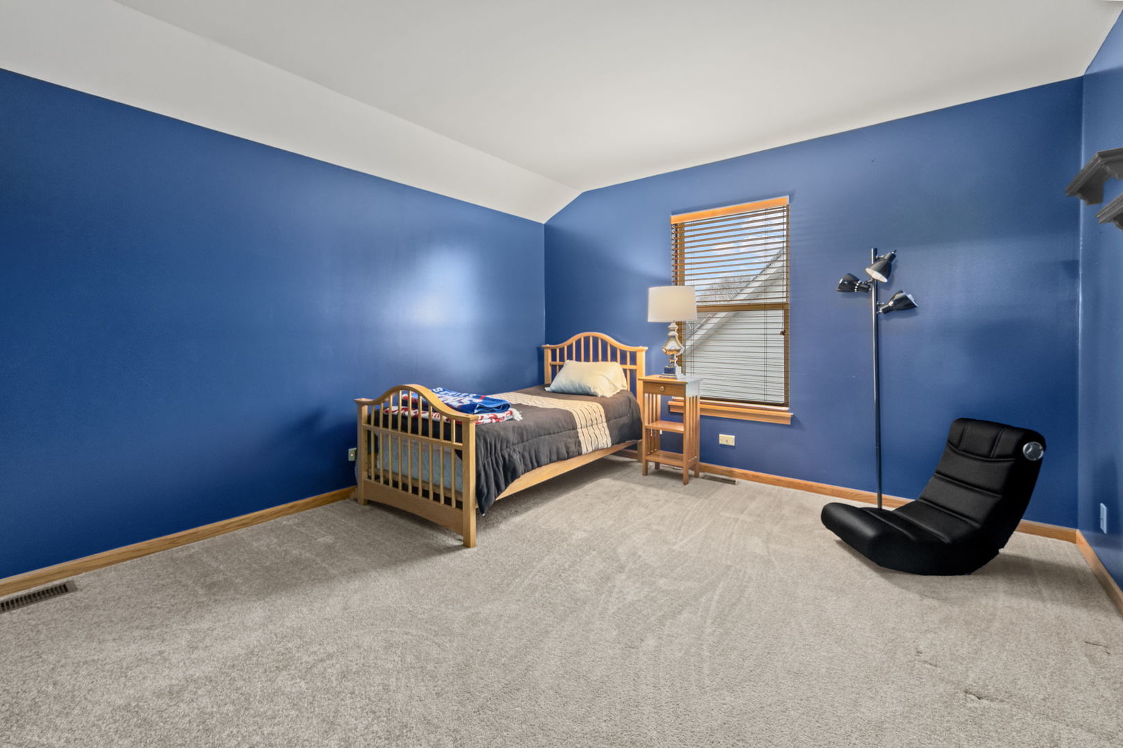 33 Forestview Lane, Aurora, IL 60502